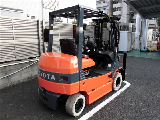 2.5t バッテリー車（座席式）